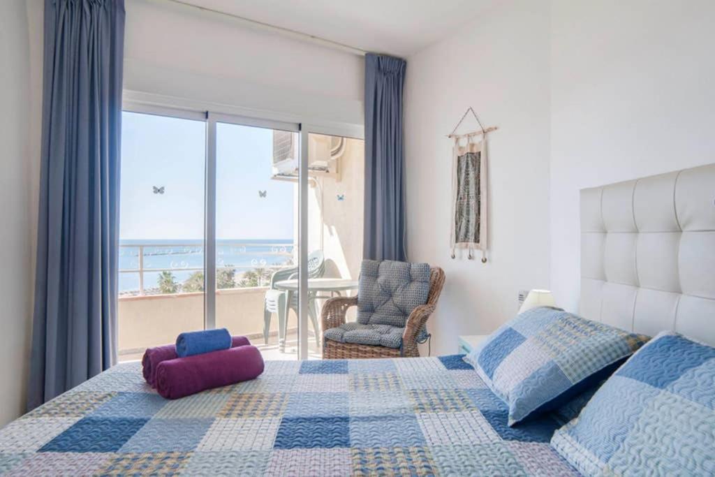 021 - Wonderful Beachfront Apartment With Stunning Sea Views Бенальмадена Екстер'єр фото